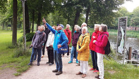 Menschengruppe in der freien Natur